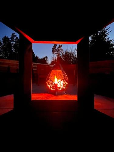 a small window with a fire in a room at Kolmnurga Villa in Audru