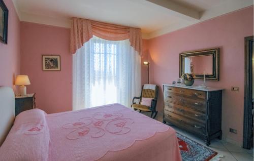 a bedroom with a pink bed and a dresser and a window at Pet Friendly Home In Sommocolonia in Sommocolonia