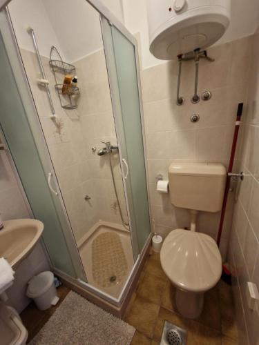 Bilik mandi di Studio Apartment Riva