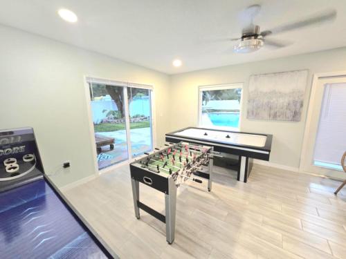 Luxury 4BR, Sleeps 12, Heated Pool, Near Universal Studios photo 9