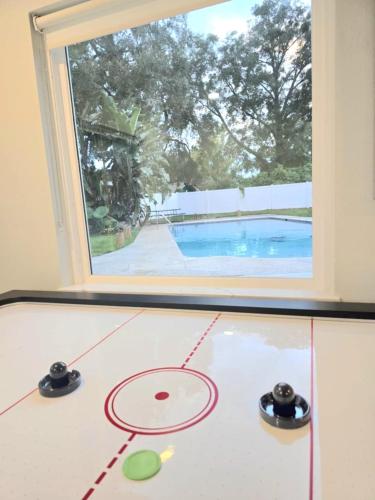 Luxury 4BR, Sleeps 12, Heated Pool, Near Universal Studios photo 17