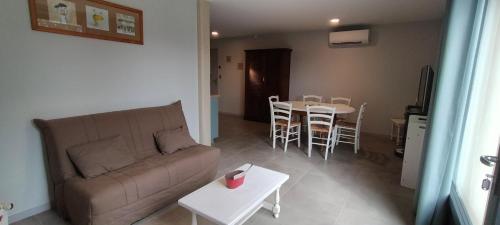 Photo de la galerie de l'établissement Domaine Jardin d'En Naoua, à Maubec