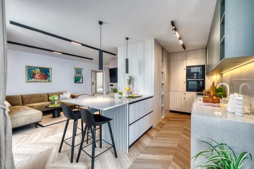 Golden Niche Apartment