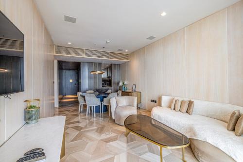 Daniels Five Palm 2BR with Garden View