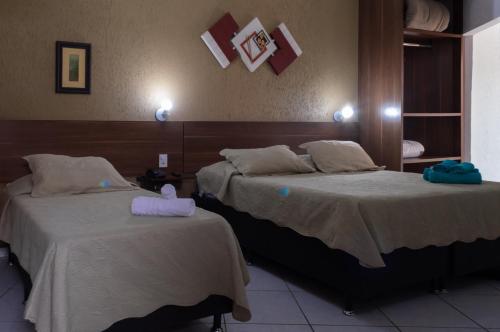 Ένα ή περισσότερα κρεβάτια σε δωμάτιο στο Hotel Halloween Inn Penedo
