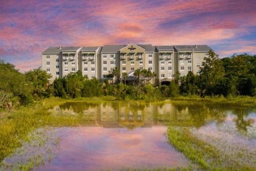 a building with a pond in front of it at SpringHill Suites by Marriott Charleston Riverview in Charleston
