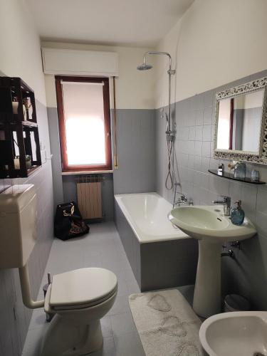 a bathroom with a sink and a toilet and a tub at A Casa di Kate in Borno