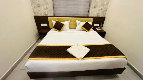 a bedroom with a large bed in a room at Kovilakam Achutham in Guruvāyūr