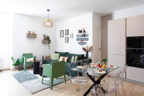L52 Staywizus - 2BDR Massena central, 2 min from the beach AC