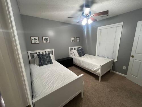 a bedroom with two beds and a ceiling fan at Rome home close to tennis courts in Rome