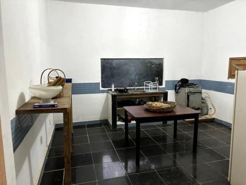 Televisyen dan/atau pusat hiburan di Casa no centrinho do Vale das Videiras
