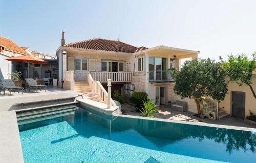 3 Bedroom Stunning Home In Selca