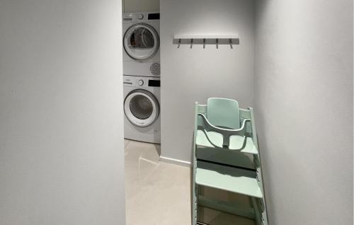 a laundry room with a washer and a washing machine at Pet Friendly Home In Ballum With Sauna in Ballum