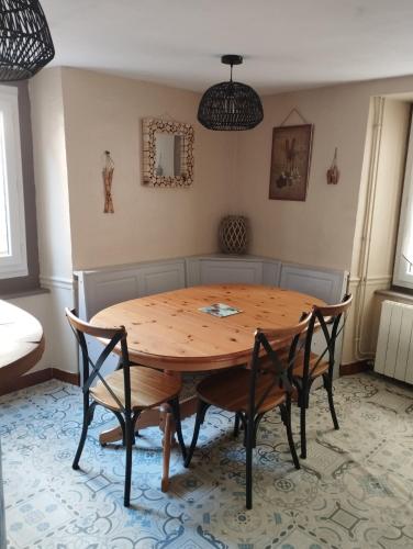 Maison de village dans une rue calme