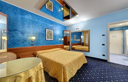 Tempat tidur dalam kamar di Hotel Motel Sporting