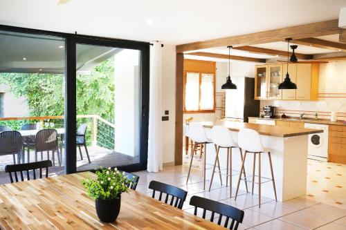 an open kitchen and dining room with a table and chairs at Villa San Lure Jaca in Jaca