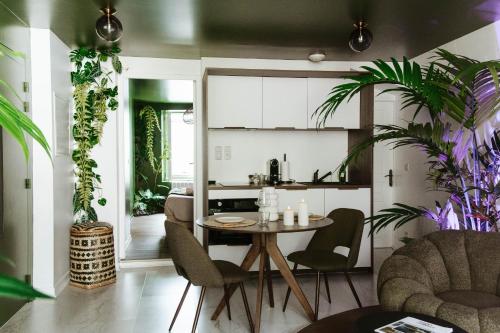 a kitchen and dining room with a table and chairs at Insolite aventure exotique in Uzerche