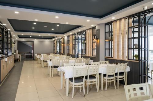 Εστιατόριο ή άλλο μέρος για φαγητό στο Ren Business Hotel