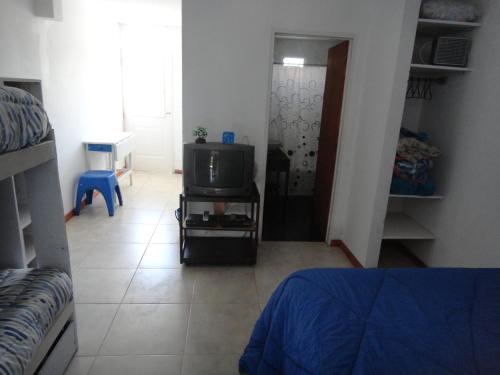 a living room with a tv and a bedroom at Departamentos Vistalmar Alfar in Mar del Plata
