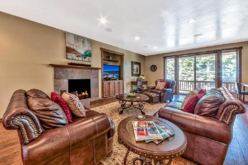 Fotografie z fotogalerie ubytování Lv12 luxury villa with hot tub, close to skiing v destinaci Glenbrook