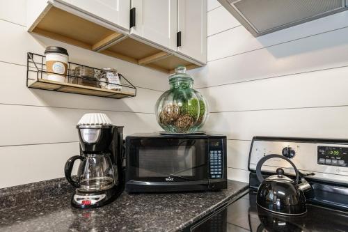 Nhà bếp/bếp nhỏ tại #StayInMyDistrict Hyde Park Bungalow