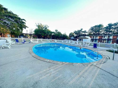 a large swimming pool with chairs around it at Inn at Lebanon - Hershey & Manheim area in Lebanon