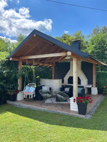 Сад в Kuća za odmor Gornja Tresnjevica