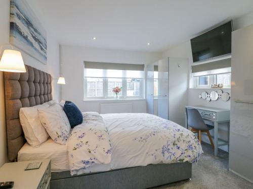 En eller flere senge i et værelse på Jasmine Cottage