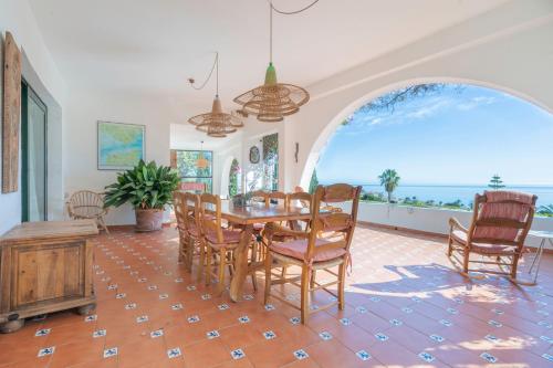 Villa con maravillosas vistas y jardines