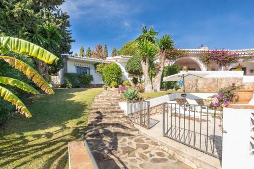 Villa con maravillosas vistas y jardines