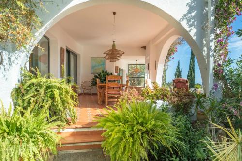 Villa con maravillosas vistas y jardines