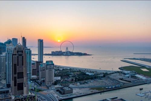 Fotografie z fotogalerie ubytování Look at My Sea View! 2BR Good for 4! v Dubaji