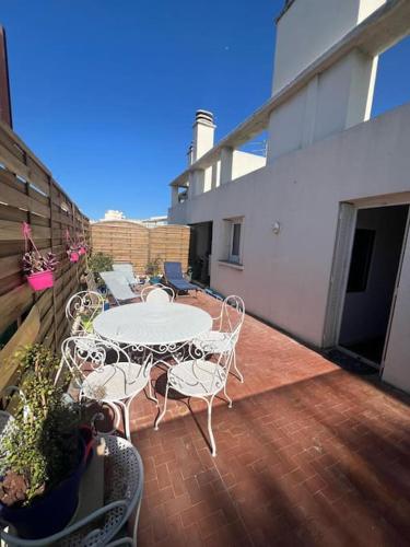 Photo de la galerie de l'établissement T3, Terrasse, superbe vue sur La ville, Proche Panier et transports, à Marseille