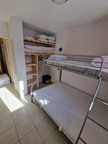 Appartement 2 pièces 4 à 5 personnes à 1800 avec Wifi