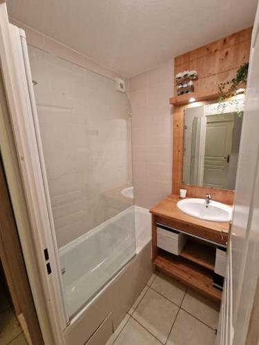 Appartement 2 pièces 4 à 5 personnes à 1800 avec Wifi