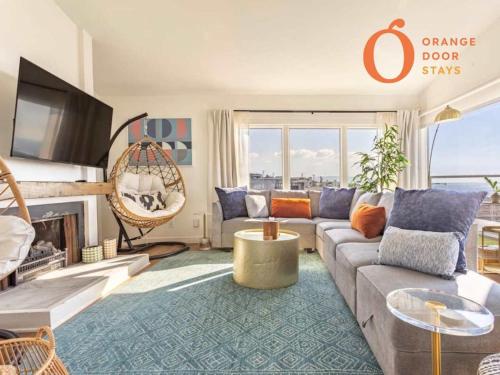 a living room with a couch and a tv at Spectacular Ocean and Pier View Lux Family Vacation in Manhattan Beach