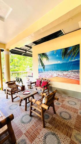 Χώρος καθιστικού στο Chateau La Princesa with cozy garden & bar