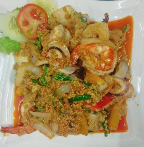 a white plate of food with shrimp and vegetables at Tara Lake in Bangkok