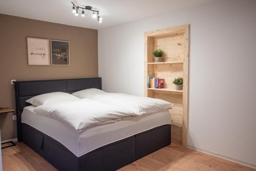 Una cama o camas en una habitación de MainApartment