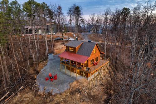 an overhead view of a house with a red roof at 4br Cabin In Sevierville Mountain Views, Hot Tub in Pigeon Forge