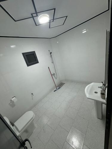a bathroom with a toilet and a sink at De la murdy appartement in Imejoudene