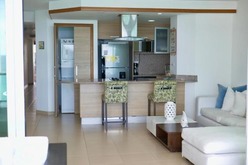 Dapur atau dapur kecil di MarbellaTower-JuanDolio-SEAVIEW-FRONTBEACH-Cozy-2BR-3BDS-6PAX-WiFi