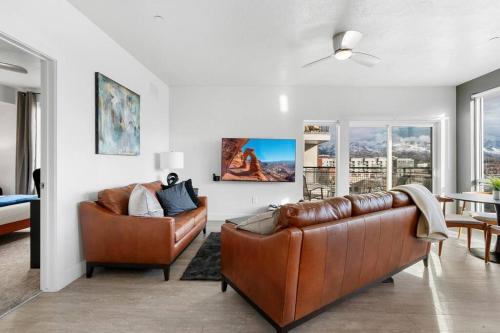 Χώρος καθιστικού στο Spectacular Central City 2BD2BA