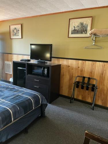 TV a/nebo společenská místnost v ubytování High Point Mountain Motel
