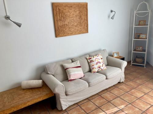 a living room with a couch with pillows on it at EL PATIO De Arguineguìn in Arguineguín