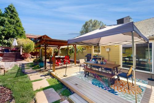 a patio with a table and an umbrella at The Great Escape in Copperopolis