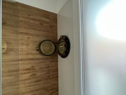 a mirror hanging on a wall next to a door at Appartamento Rapallo Sky Garden Maria Jose Liguria - Attico vista mare - Terraces - 2 bagni- 2 Camera da Letto - Box, Wi-fi, Idromassaggio Free inteiro Attico per Voi, con Ascensore in Rapallo