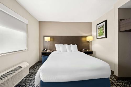 a large white bed in a hotel room at Best Western Bryan College Station in Bryan