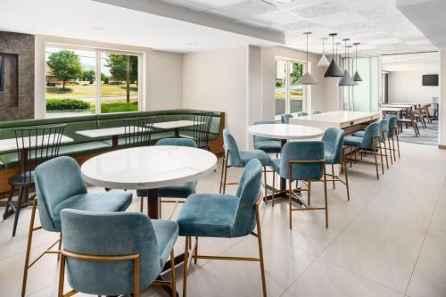 a dining room with tables and chairs at Fairfield Inn Harrisburg Hershey in Harrisburg