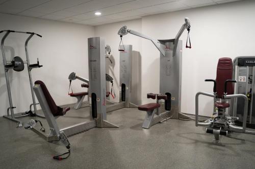 a gym with several treadmills and cardio machines at Hótel Dyrhólaey in Vík
